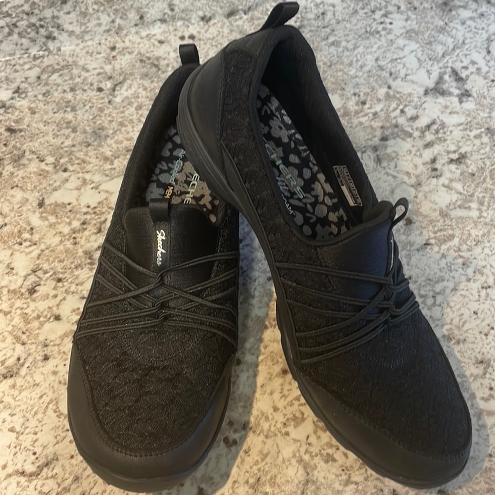 Skechers Empress Wide Awake Slip on Sneakers Women’s size 10.